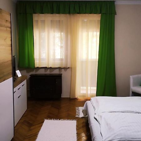 Viva Apartman Sarvar Exterior foto