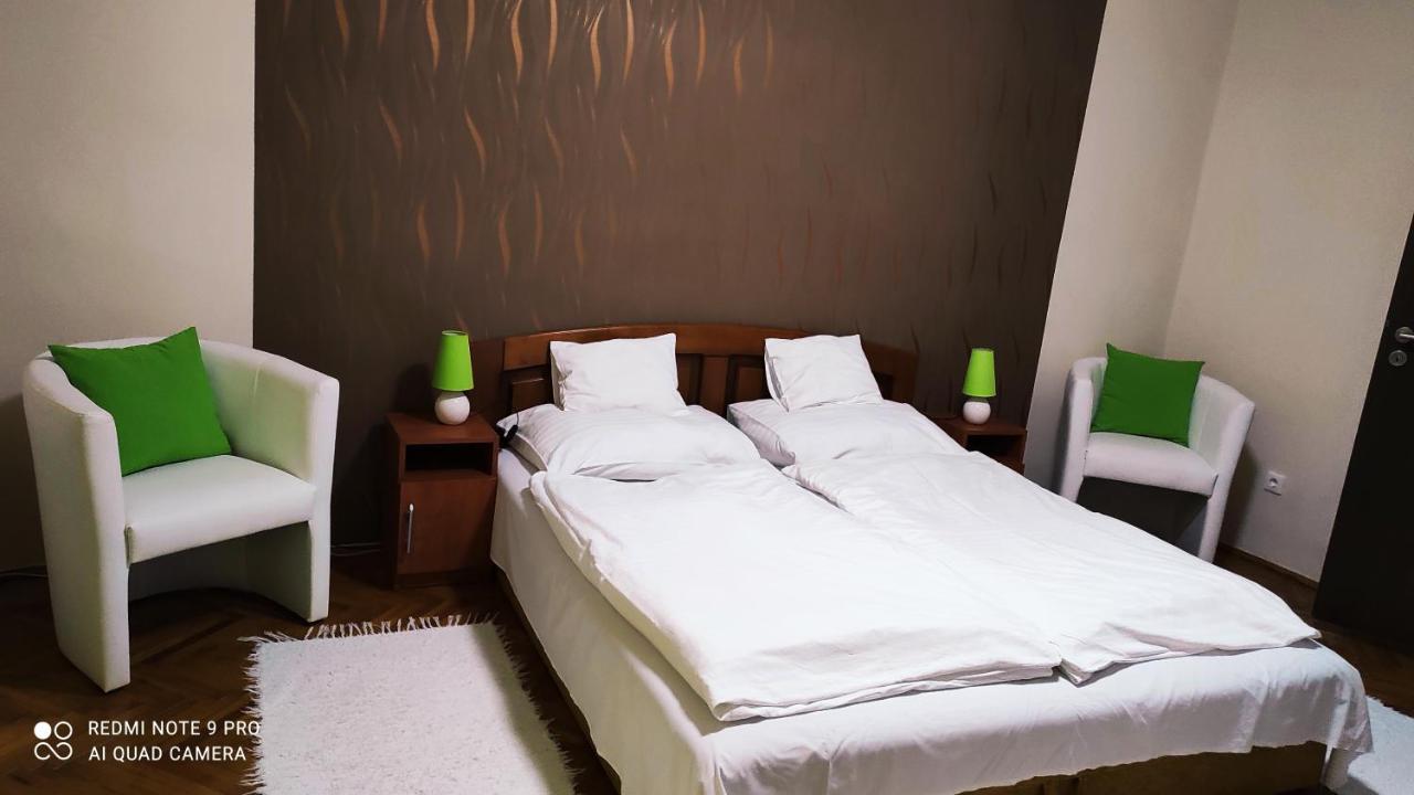Viva Apartman Sarvar Exterior foto
