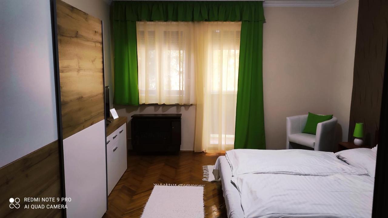 Viva Apartman Sarvar Exterior foto